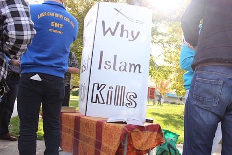 A sign reading 'Why Islam Kills' sits near the Student Center on Tuesday. The sign sparked discussions between ARC students — many of them Muslims themselves — and anti-Muslim activists. (Photo by Barbara Harvey)