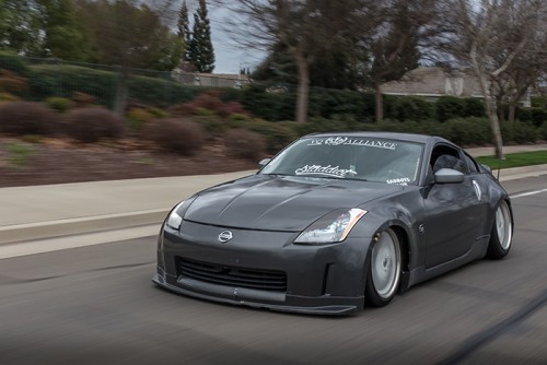 Anfernee Lee drives his Nissan 350z down a street in Roseville, California. Lee started the Roseville car meet that meets every Thursday. (Photo by Kyle Elsasser)