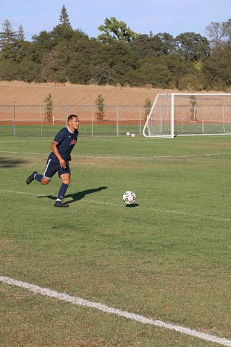 ARC defender Noe Ramero passes the ball to a teammate during a game versus Hartnell College on September 20, 2016. The Beavers lost the game 4-0. (Photo by John Ennis)