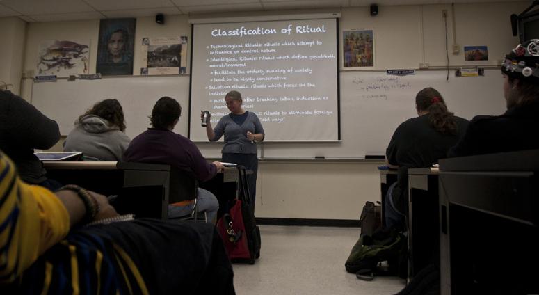 Professor Katrina Worley lectures in her Magic, Witchcraft and Religion class on Feb. 28. (Photo by Daniel Romandia)