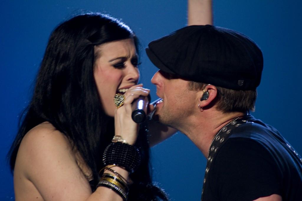 Husband-and-wife country duo Thompson Square are inseperable during a March 29 concert at Sacramentos Power Balance Pavilion.
