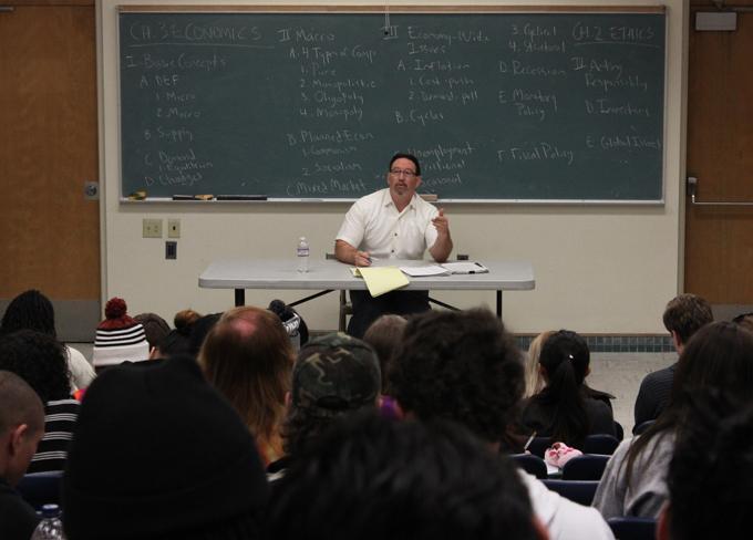 Professor Richard Gonzalez lectures his Business 300 class on Economics. (Photo by Emily K. Rabasto)