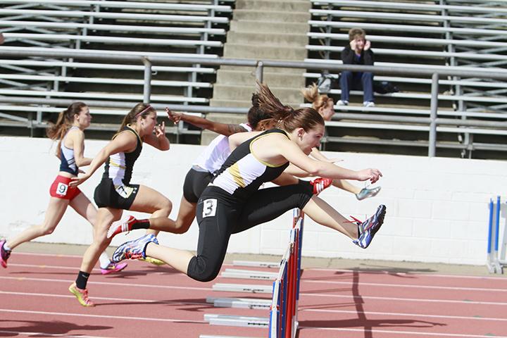  Several colleges meet at the American river college for the American River Invitational. No ARC athletes ran today. ARC athletes will run tomorrow weather permitting. 