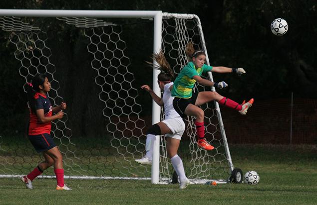 ARC+goalie+Stephanie+Doss+leaps+to+defend+her+team+against+Diablo+Valley+at+Fridays+game.