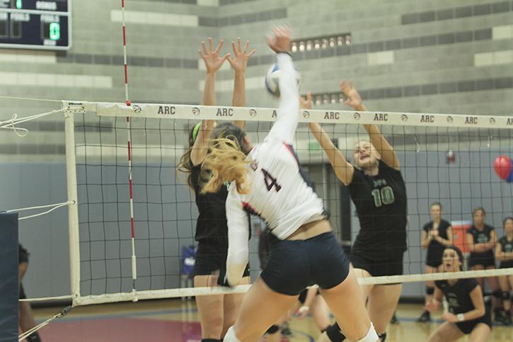 Volleyball team heads into playoffs after a 3-0 victory