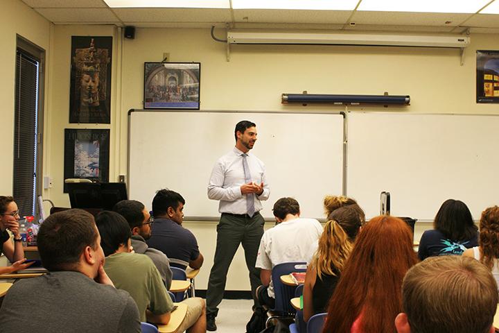 Professor Bill Zangeneh-Lester lectures to his HUM 300 students. Zangeneh-Lester will be the one of advisers for the new Humanties and Philosophy Club starting in October of the fall 2015 semester. (Photo by: Ashley Nanfria)