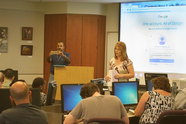 American River College instructional assistant Cheryl Howell and instructional aid Macki spoke at a Time Managment and Google Calendars student success workshop. Howell is speaking to the students about helpful tips and tools that should be used to lead to student success on Sept. 21, 2015. (Photo by Emily Thompson)