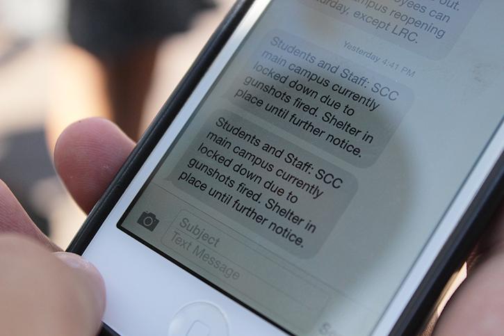 A+Sacramento+City+College+students+phone+shows+a+time-stamped+message+from+the+districts+emergency+message+system+coming+40+minutes+after+the+fatal+shooting+that+occurred+on+campus+began.+Students%2C+staff+and+faculty+voiced+concerns+that+the+warning+message+was+sent+too+late+at+the+information+session+held+at+the+college+the+day+after+the+fatal+shooting.+%28Photo+by+Barbara+Harvey%29