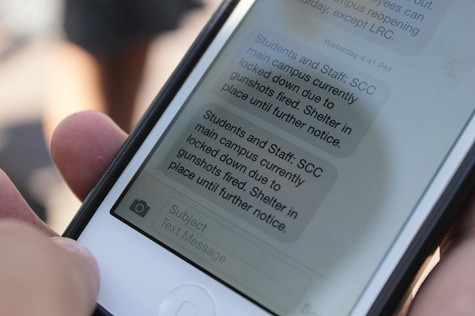 A Sacramento City College student's phone shows a time-stamped message from the district's emergency message system coming 40 minutes after the fatal shooting that occurred on campus began. Students, staff and faculty voiced concerns that the warning message was sent too late at the information sesssion held at the college the day after the fatal shooting. (Photo by Barbara Harvey)