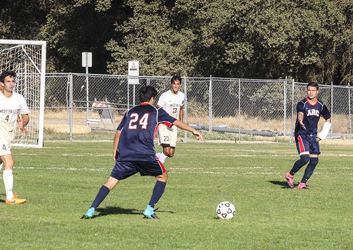 ARC midfielder Chris Cruz y Corro attempts to deliver a pass to forward Hector Zavala. ARC won 1-0 on Tuesday. (Photo by Jose Garcia)