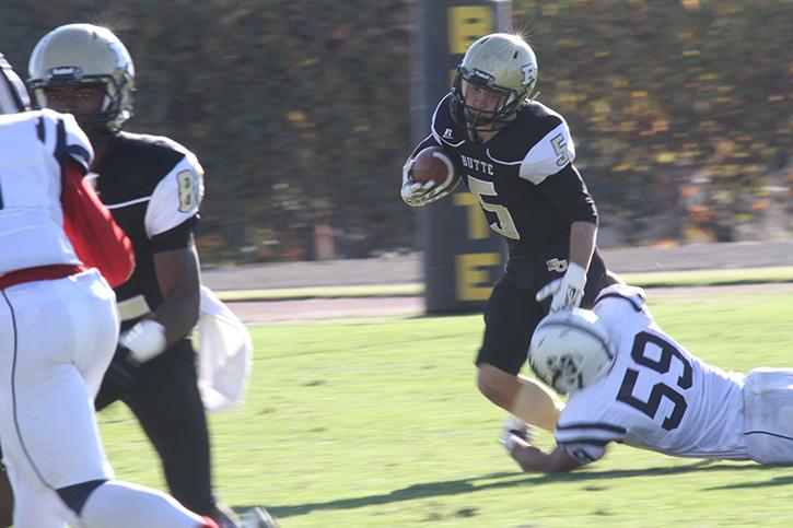 American River College linebacker Jordan Kunaszyk performs an open field tackle on Butte wide receiver Miles Fishback. Kunaszyk led the team in tackles with 15 in the 27-24 loss to Butte on Nov. 7, 2015. (Photo by Nicholas Corey)