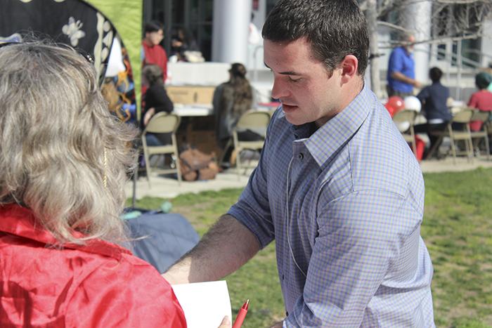 Phi Theta Kappa project organizer Kevin Jenco speaks to CAEB whip Laurie Jones about future activities the club have planned. Phi Theta Kappa are hosting their first annual fundraiser banquet at the Timber Creek Ballroom in Roseville, California on Mar. 12. (Photo by Jordan Schauberger)