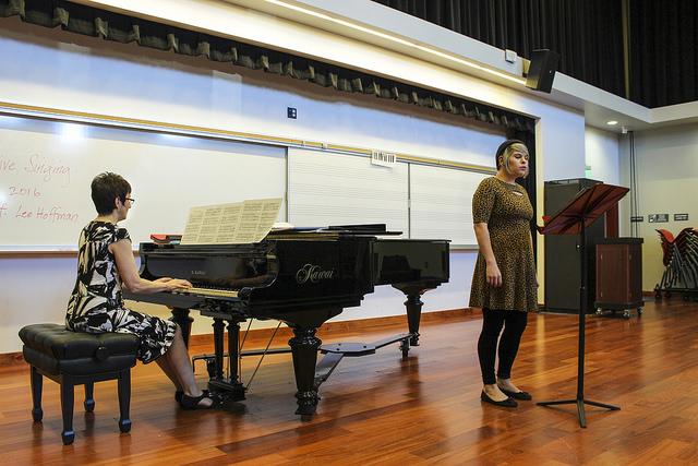 Vocal student Marissa DeBarge, right, sings in front of the special guest Lee Hoffman to receive feedback to be a better performer. The voice workshop wast hosted by ARC adjunct professor of music Catherine Fagiolo, left, at the music department on April 14,  2016 (Photo by Itzin Alpizar). 