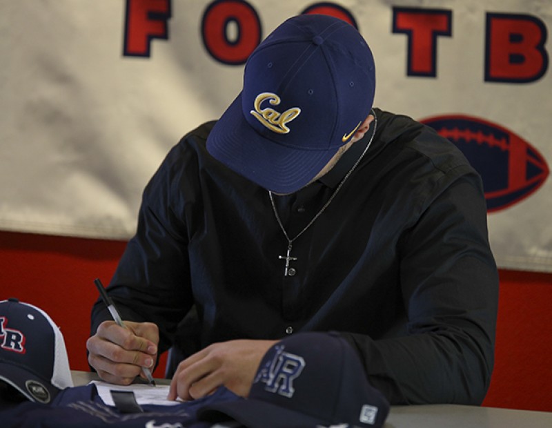 Jordan Kunaszyk signs his letter of intent to play football at University of California Berkeley. Kunaszyk led the beavers in tackles during the 2015 season with 118 tackles. April. 1 2016. (Photo by Kyle Elsasser)