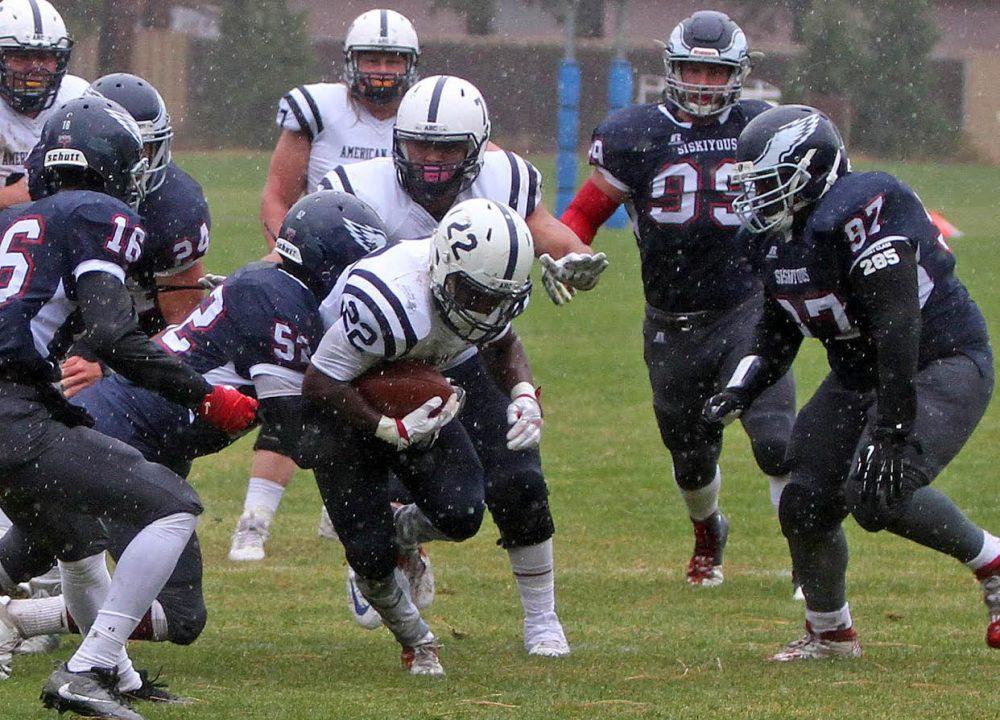 American River College’s running back Ce’von Mitchell-Ford runs through a pile of Siskiyous defenders, during the Beavers’ 7-0 road win on Oct. 15 2016. (Photos courtesy of Charles Eiers)