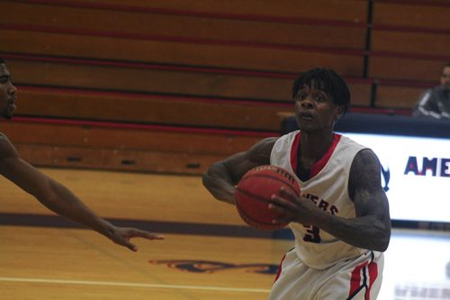 American River College guard Richard Reed passes the ball to a teammate during a game against Santa Rosa Junior College on Jan. 27, 2017 at ARC. Reed put up 35 points as the Beavers won 68-57. (Photo by Mack Ervin III)