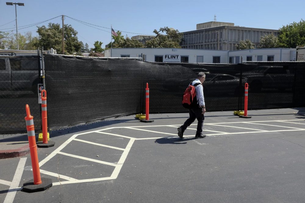 Construction forces students to take long detours through the staff parking lot on College Oak Dr to get to Davies Hall at American River College on Sept. 10 2018 (Photo by Patrick Hyun Wilson)