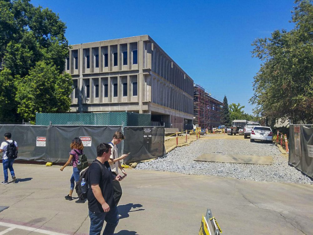 As construction is being worked on, students have to deal with the hardship of getting to their class on time. (Photo by Brandon Zamora)