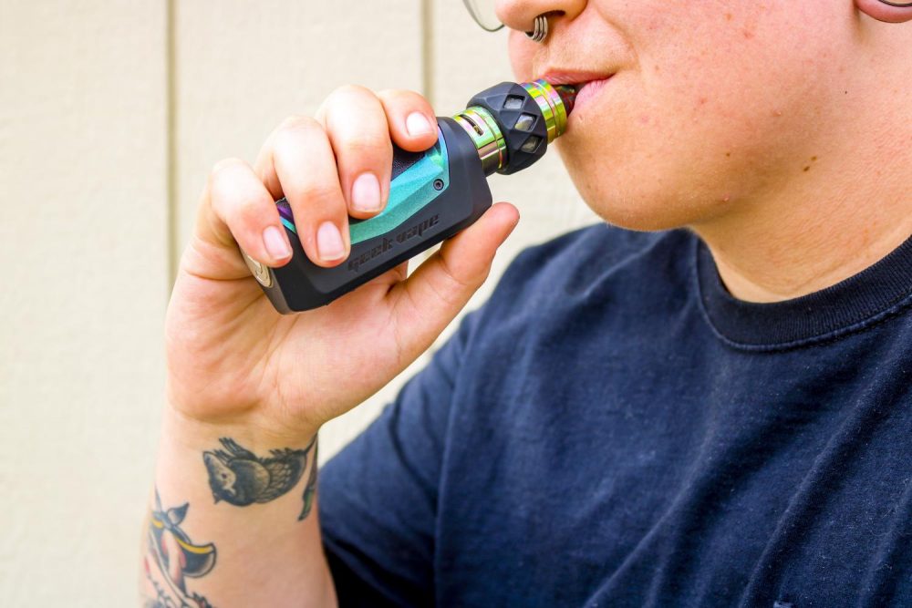  As of Sept. 10, there have been at least 478 confirmed cases of breathing related illnesses linked to vaping in 25 states, including California, and the death count has risen to six. (Photo illustration by Ariel Caspar)
