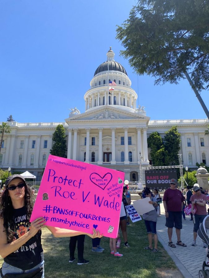 Shelby%2C+a+California+resident+who+didn%E2%80%99t+want+her+last+name+used%2C+holds+up+a+sign+protesting+the+overturning+of+Roe+v.+Wade+at+the+Planned+Parenthood+rally+in+Sacramento+on+May+14%2C+2022.+%28Photo+by+Alyssa+Branum%29