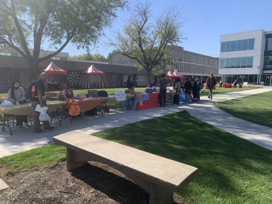 On Oct. 20, Clubs gather outside the Diane Bryant STEM Innovation Center to promote their clubs with food and games available to students. (Photo by Jonathan Plazola)