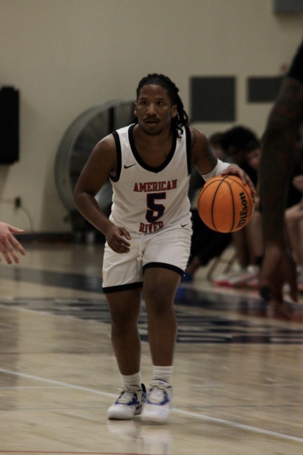 Guard Devon Haynes in possession of the ball during the second half of American River College’s game against Lassen on Nov. 11. (Photo by Jonathan Plazola)