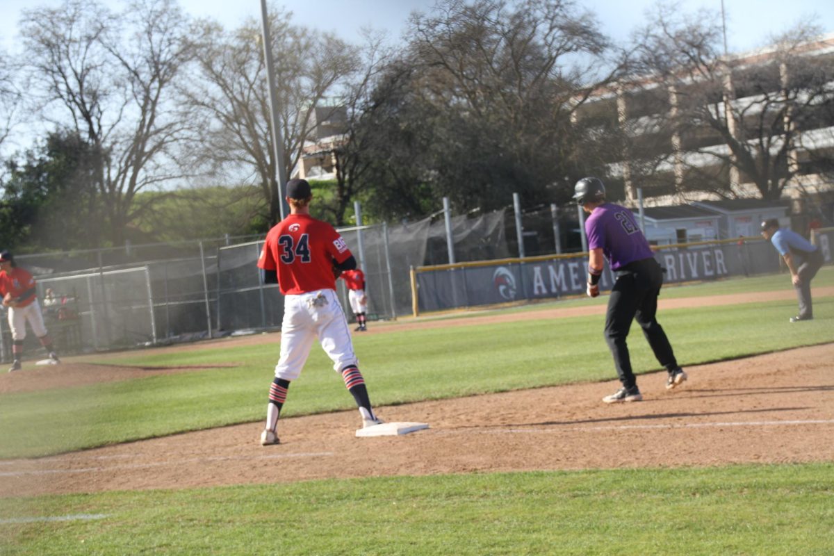 American+River+College+first+baseman+Alex+Olson+has+his+foot+on+base+just+in+case+his+opponent%2C+Nate+Vargas%2C+would+try+to+steal+second+base+in+the+game+against+Folsom+Lake+College+on+March+7%2C+2024.+%28Photo+by+Elisha+Chandra%29